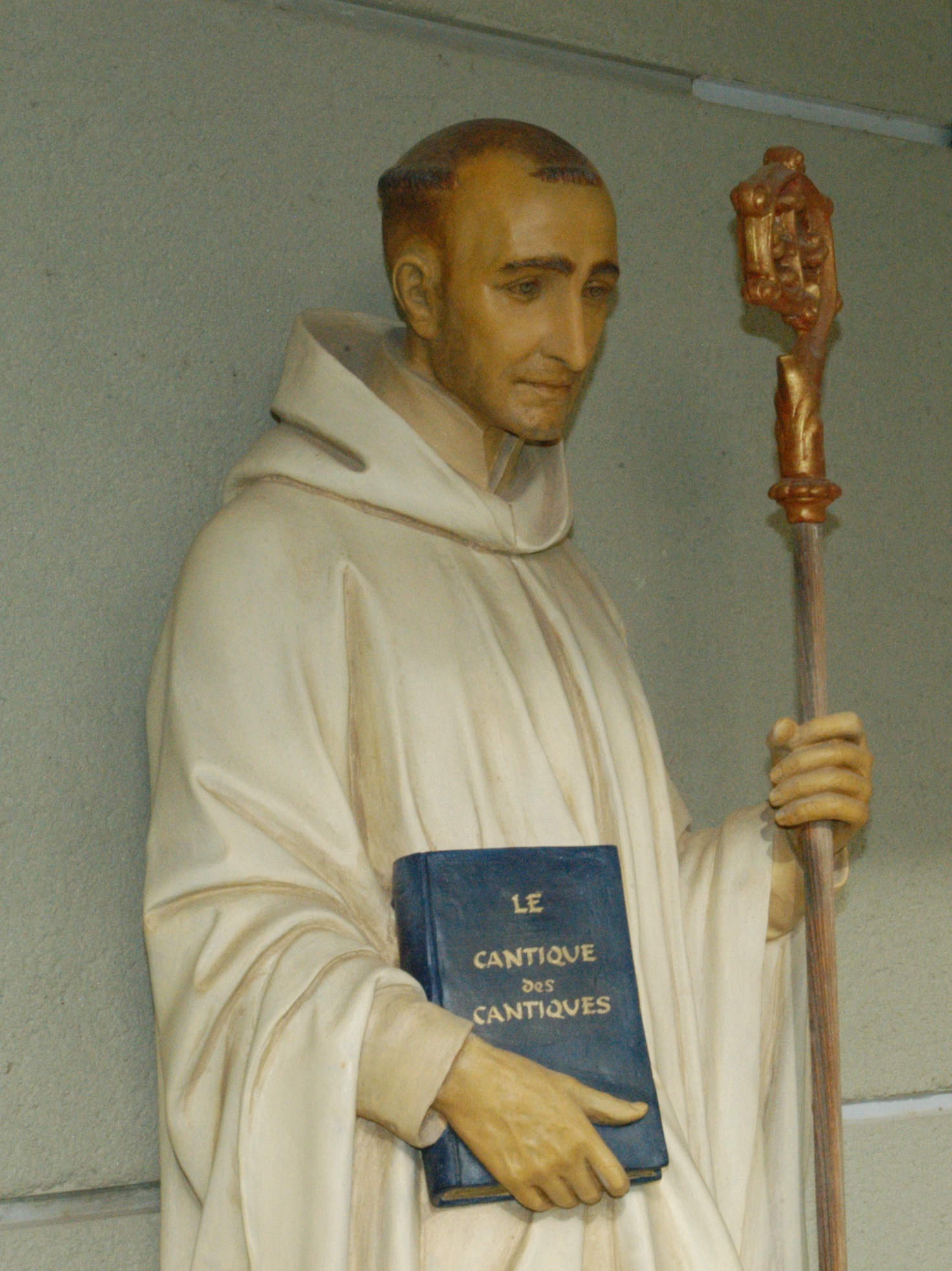 Statue de Saint Bernard dans le cloitre de l'abbaye