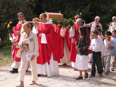 Procession des reliques vers l'église
