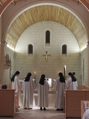 la schola chante durant les Vigiles