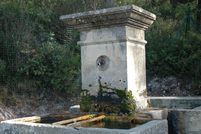 blauvac accueil fontaine